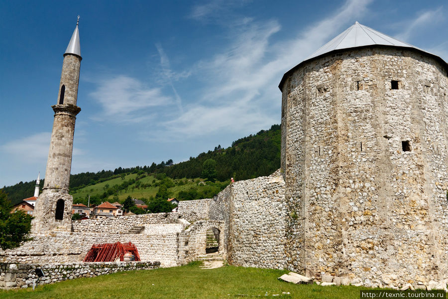Так крепость выглядит с близкого расстояния Травник, Босния и Герцеговина