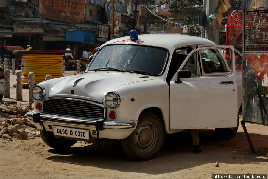 Полицейская машина Дели, Индия