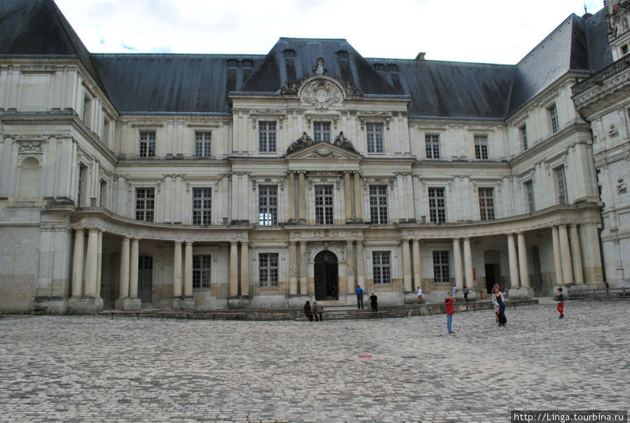 Крыло Гастона Орлеанского возведено в 1635 — 1638 гг. архитектором Франсуа Мансаром для брата Людовика XIII. Считается жемчужиной французского классического стиля. Блуа, Франция