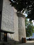 Башня дю Фуа — остаток оборонительных сооружений XIII века. С террас открывается прекрасный вид на Блуа, долину Луары и церковь Сен-Николя.