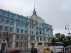 Здание Нахимовского училища напротив Авроры