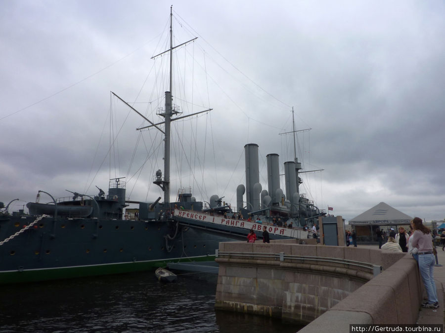 Вход на крейсер Санкт-Петербург, Россия