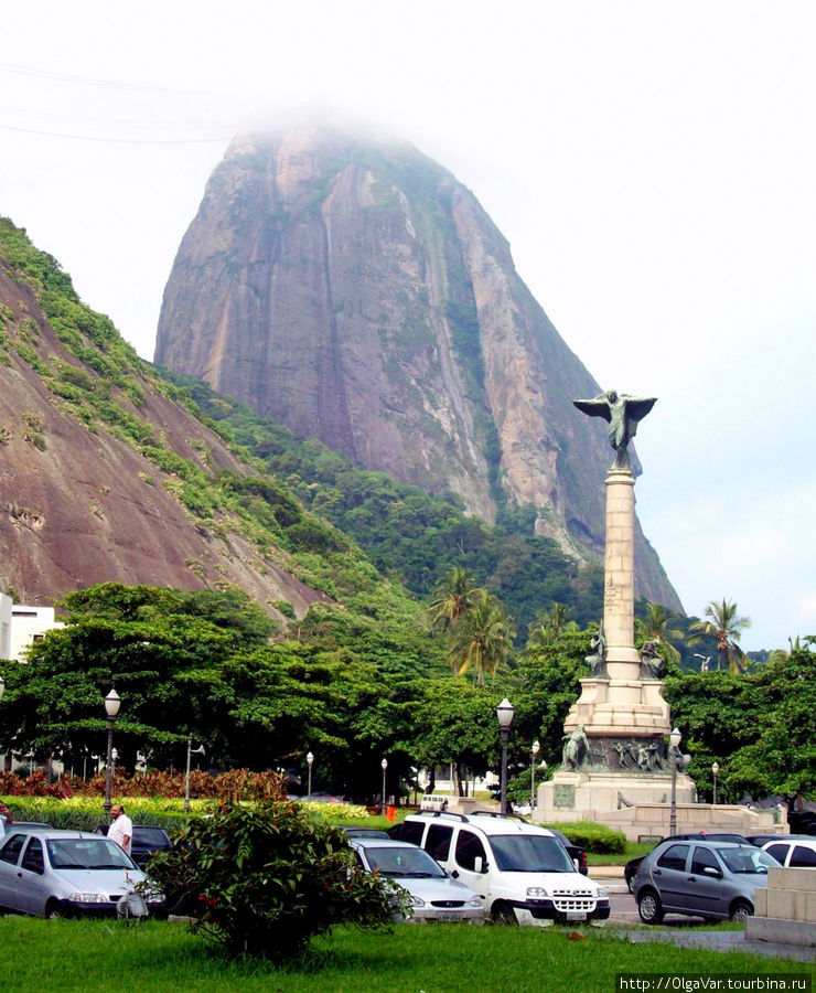 Сахарную голову тоже скрыл туман Рио-де-Жанейро, Бразилия