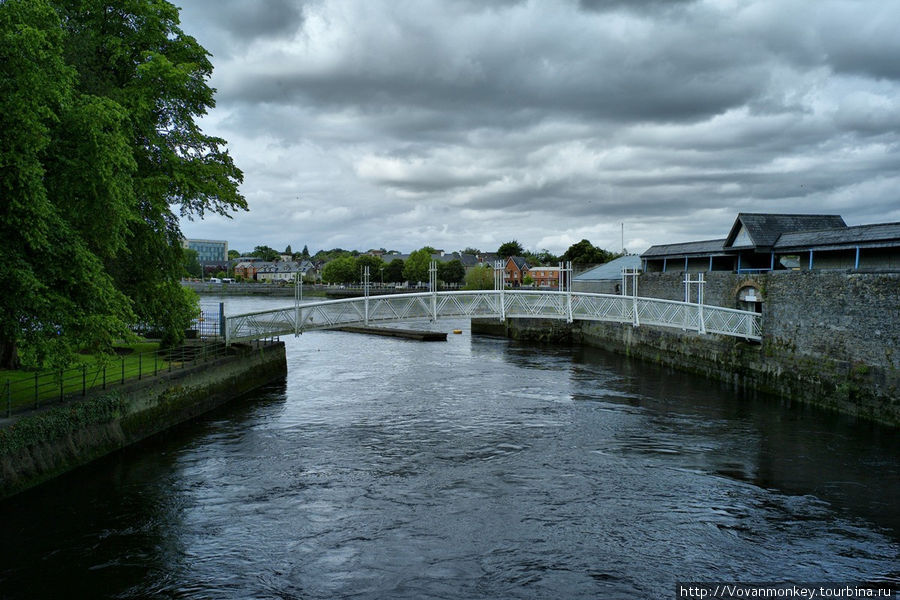 Река Abbey, приток Шэннона. Вид с моста Мэттью. Лимерик, Ирландия
