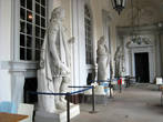 Статуи в Королевском Дворце.