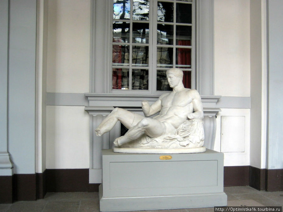 Статуи в Королевском Дворце. Стокгольм, Швеция