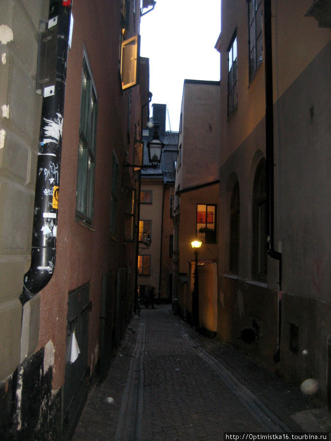 Переулок, в который выходило окно нашего номера в отеле. Стокгольм, Швеция