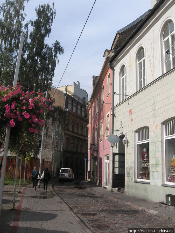 В узких улочках Риги. Рижский район, Латвия