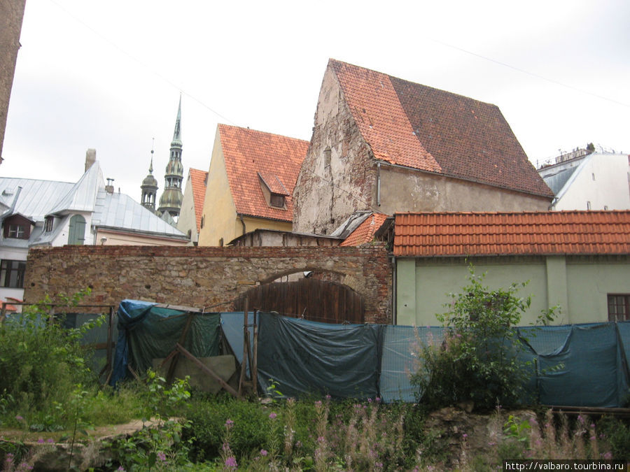 В узких улочках Риги. Рижский район, Латвия