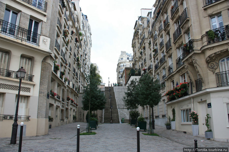 В переулках Монмартра Париж, Франция