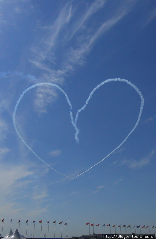 Сердце нарисованное двумя самолётами Жуковский, Россия