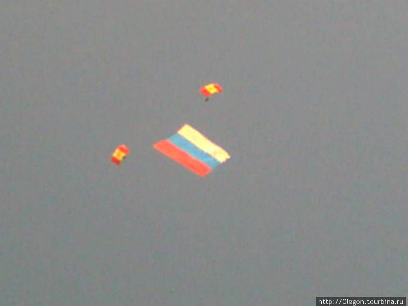 Парашютисты с флагом Жуковский, Россия