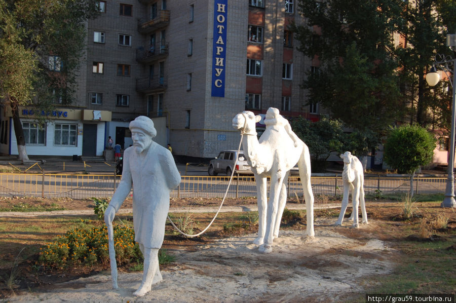 Старик с верблюдами Уральск, Казахстан