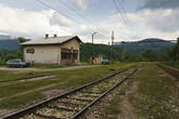 Вот в таком состоянии я увидел одну из станций железной дороги. Очень напоминает станцию, где жил герой фильма Кустурицы «Жизнь как чудо»