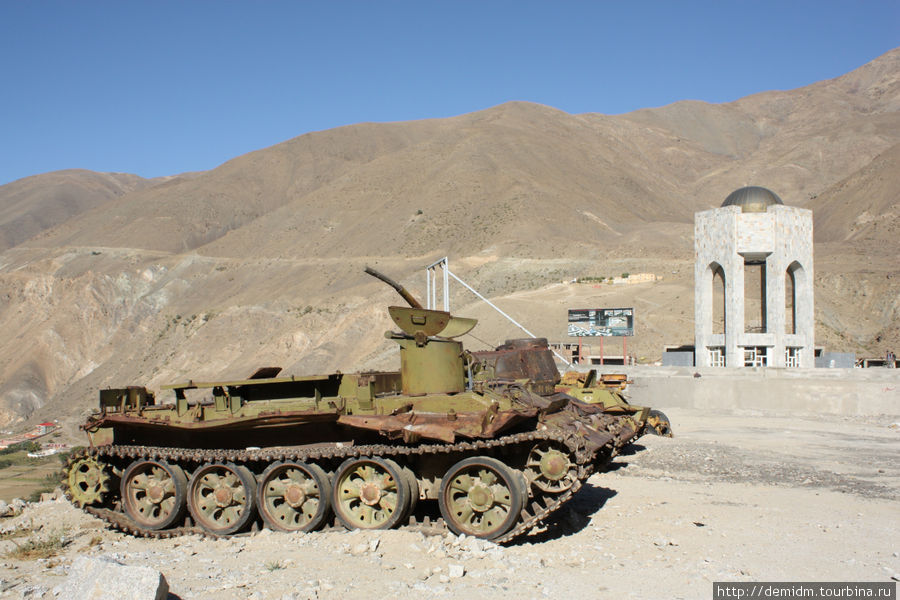 Пандшерское ущелье, кладбище советской техники. Провинция Панджшер, Афганистан