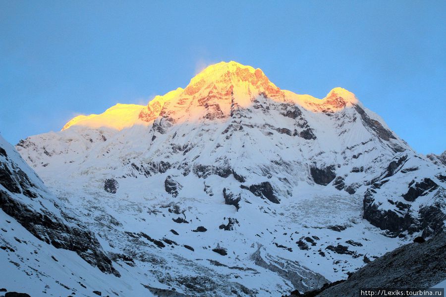 Южная Аннапурна в лучах утреннего солнца Непал