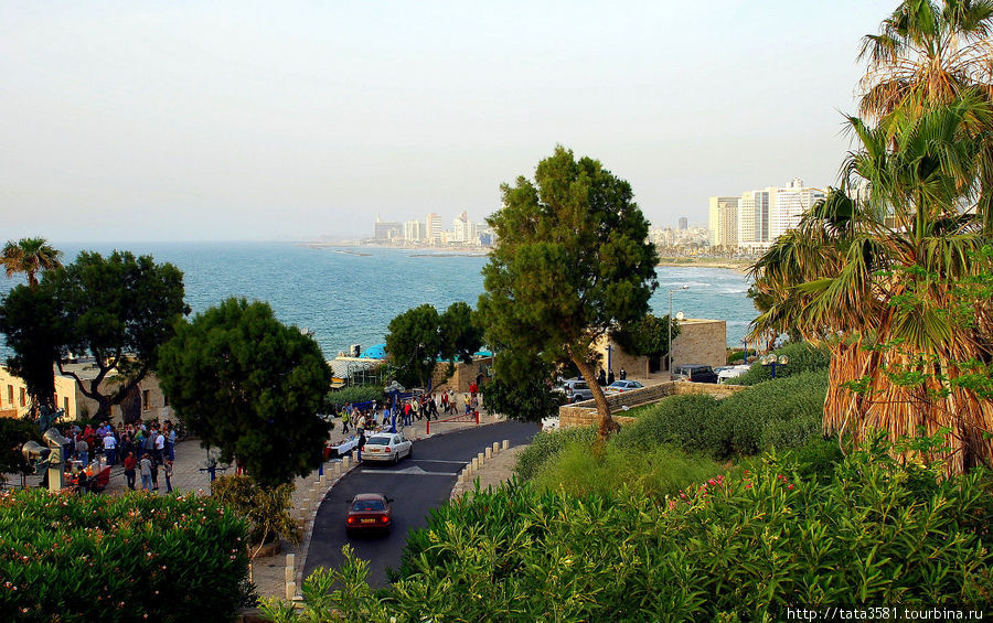 Самый лучший вид на Яффский залив и панорама Тель-Авива на фоне горизонта. Яффо, Израиль