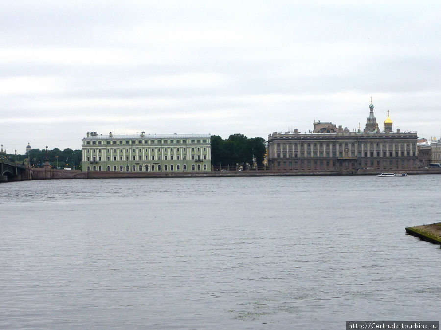 Еще один вид Петербурга — Мраморный дворец, вдали Спас на крови Санкт-Петербург, Россия