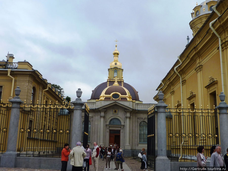 Боковой выход из собора Санкт-Петербург, Россия