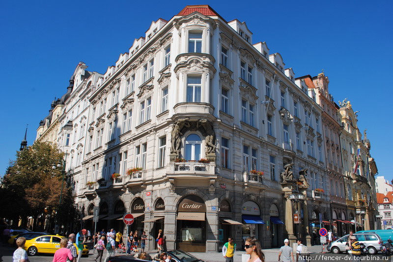 Первый этаж роскошного здания на углу Парижской и Староместской площади занял Cartier Прага, Чехия