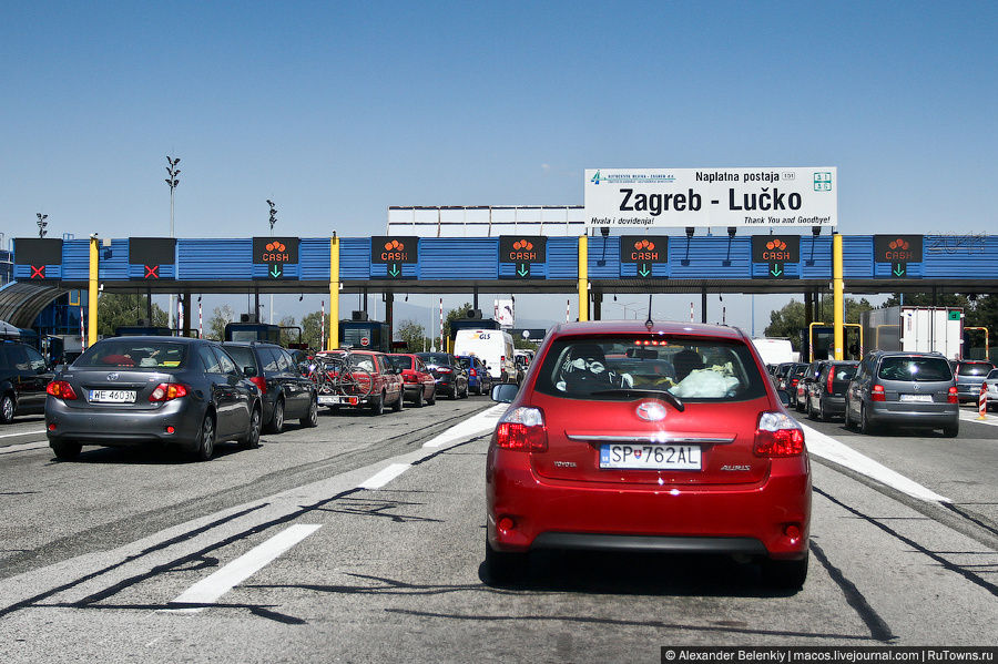 А еще дорога платная, и совсем не дешевая: путь от Пулы до Загреба стоил около 10 евро, и это не считая бензина. К счастью, такая дорога в Хорватии одна, все остальные трассы в шести странах, в которых мы побываем — бесплатные. Но и куда худшего качества, конечно.