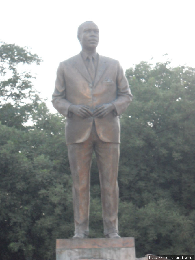 Памятник Серетсе Кхаме Габороне, Ботсвана