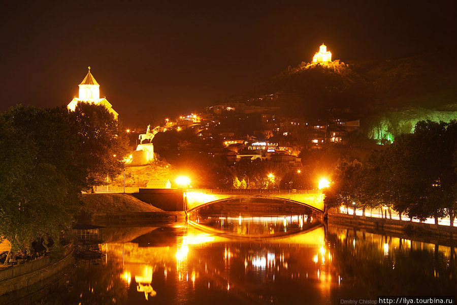 Ночью Тбилиси очень красиво подсвечивается. Тбилиси, Грузия