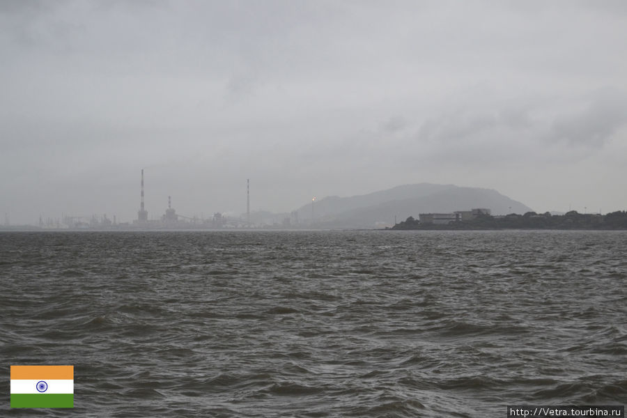 а Индийский океан замусорен и не только... Мумбаи, Индия