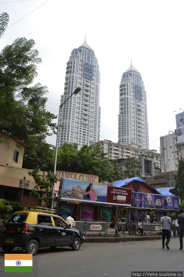 напомнило нам башни Петроноса Мумбаи, Индия
