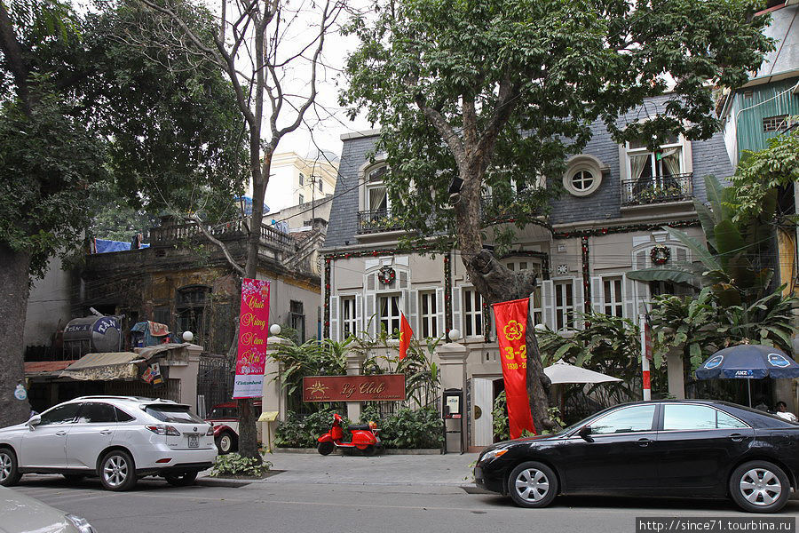 24.  Здесь почти как в Париже, если бы только не заброшенные дома справа и слева Ханой, Вьетнам