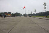 8.  Площадь перед мавзолеем хоть и смотрится пространной, но после Ким Ир Сеновских  раздолий всё здесь очень уютно, а после Мао и китайской суеты как-то спокойно.