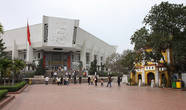 15. Музей Хо Ши Мина соседствует с пагодой