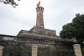 30. Цитадель и башня над которой гордо реет флаг Вьетнама отнесены ЮНЕСКО к памятникам Всемирного наследия