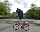Современная архитектура западной части Берлина
и мой арендованный велосипед.
