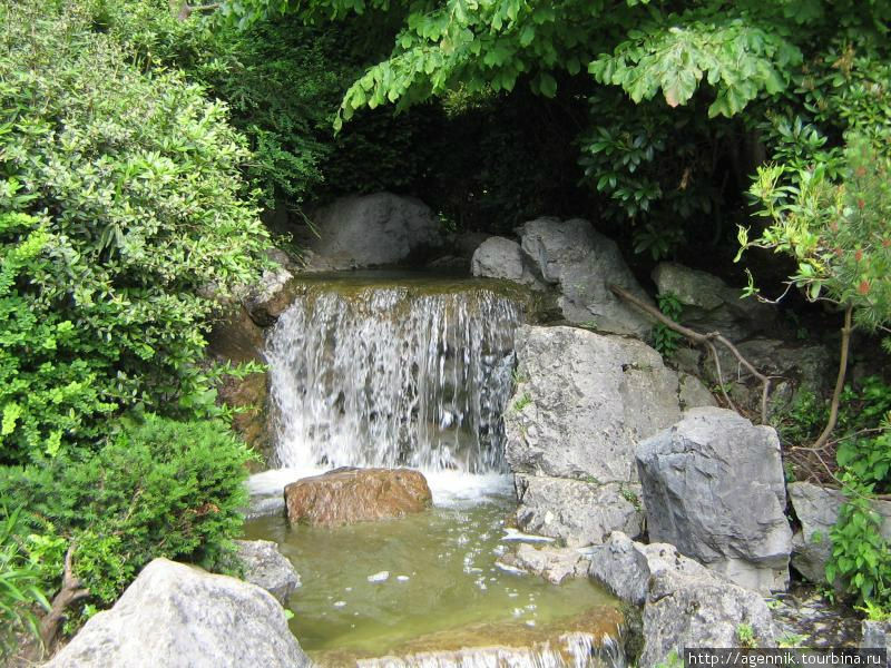 Грот в японском саду Мюнхен, Германия