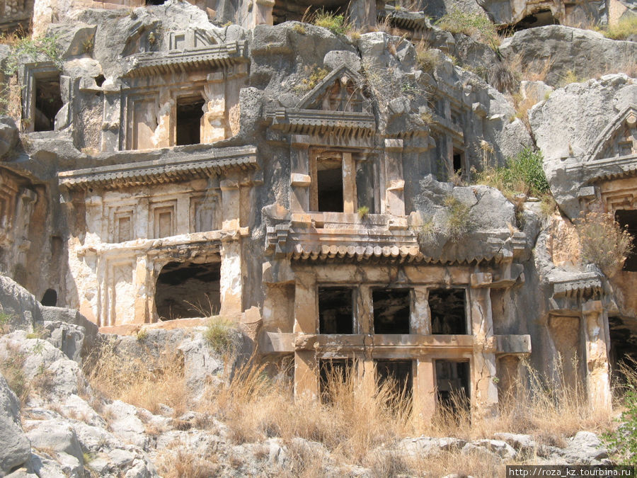 это древние захоронения Памуккале (Иерополь античный город), Турция