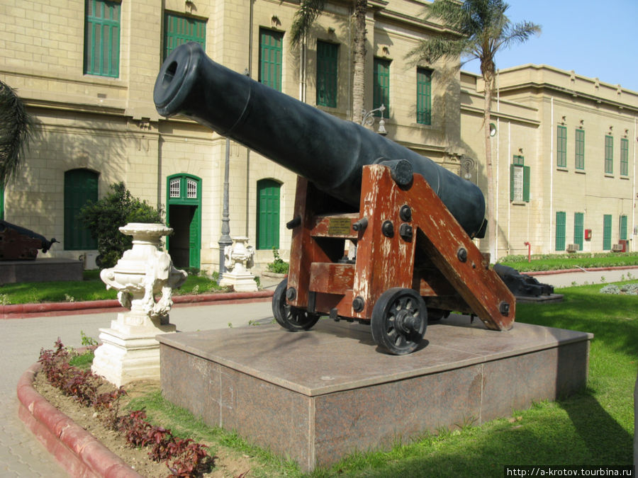 Пушка у Абдинского дворца Каир, Египет