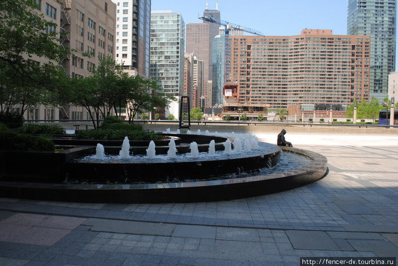 Чикагский среднестатистический фонтан — это что-то небольшое, вдалеке от центра и не пользующееся большой популярностью туристов и местных жителей Чикаго, CША