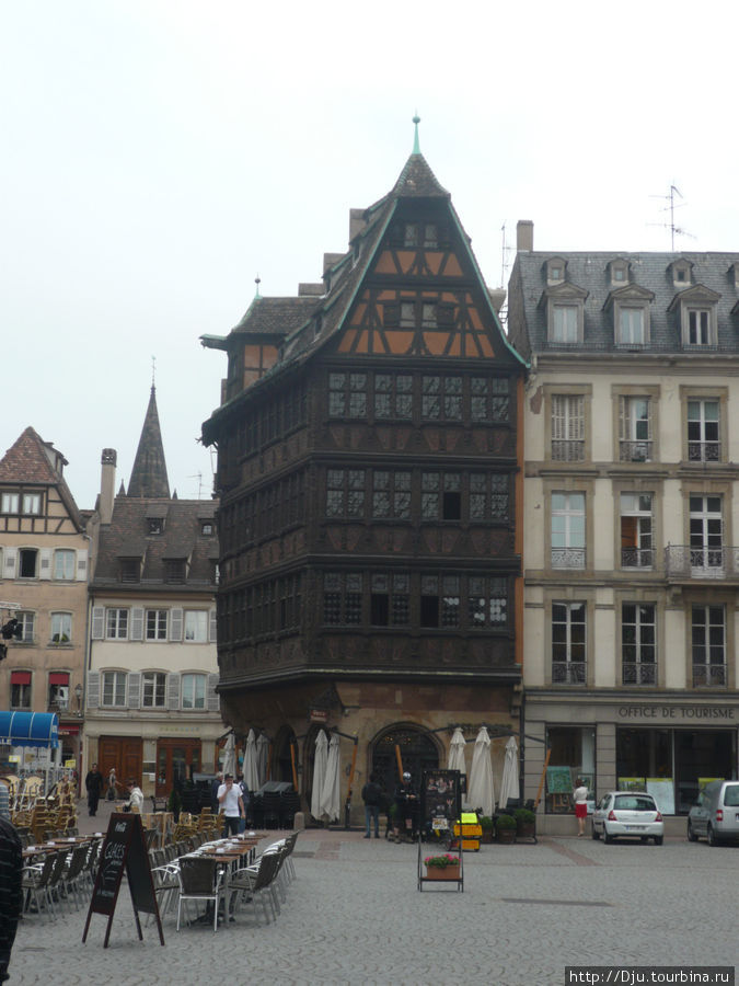 Старый деревянный дом бакалейщика Каммерцеля Страсбург, Франция