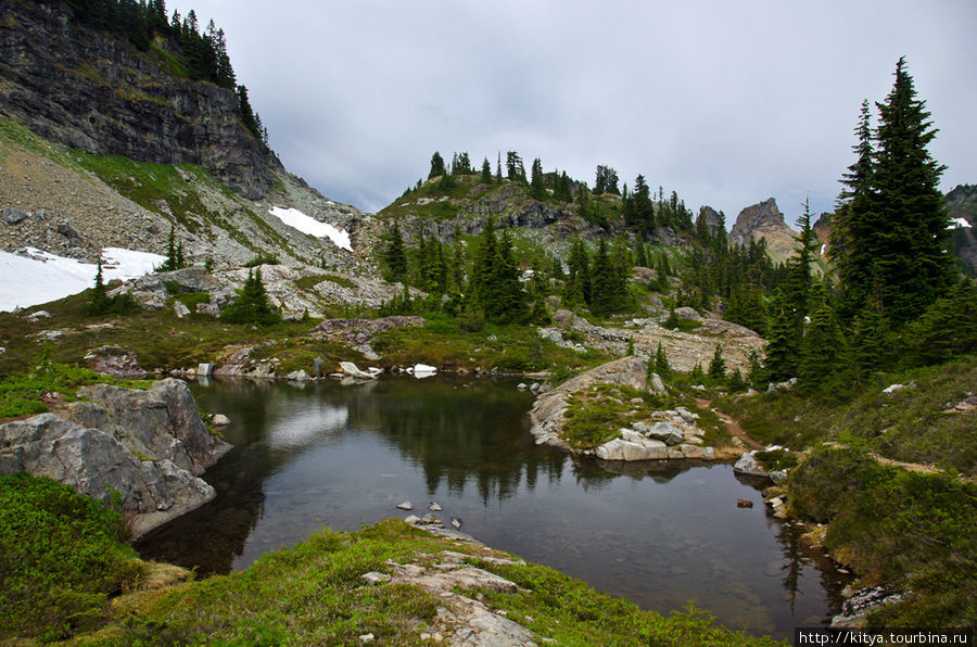 Поход на Rampart Ridge Норт-Бенд, CША