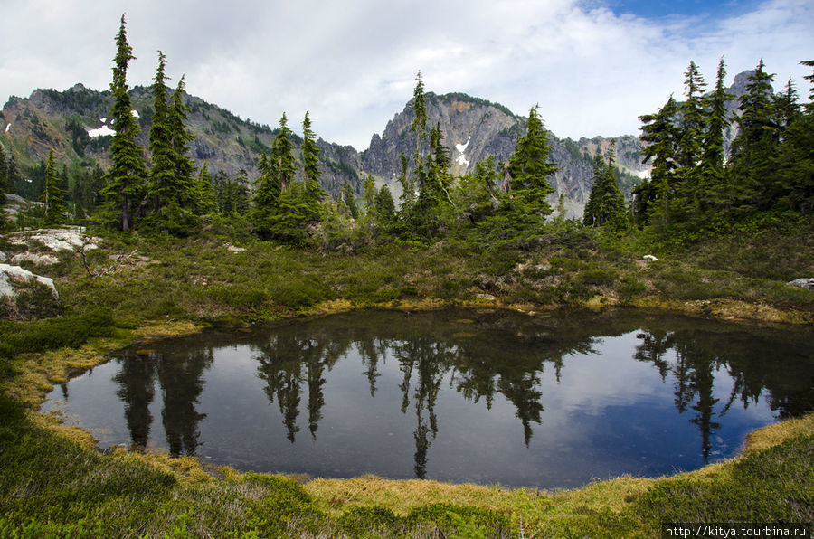 Поход на Rampart Ridge Норт-Бенд, CША