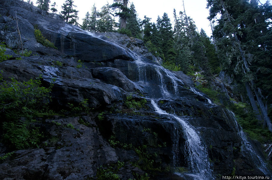 Поход на Rampart Ridge Норт-Бенд, CША