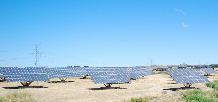 Ферма солнечных батарей. Говорят летом вся Сарагоса питается только от ветряков и вот таких ферм. Испания