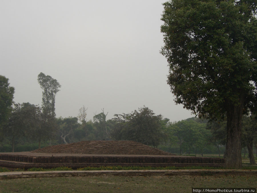 Ступа Рамбахар, место кремации Будды Кушинагар, Индия