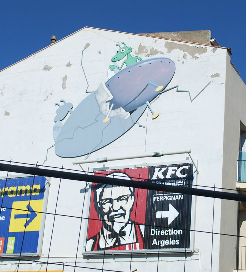 KFC, Castorama, UFO. Perpignan Франция