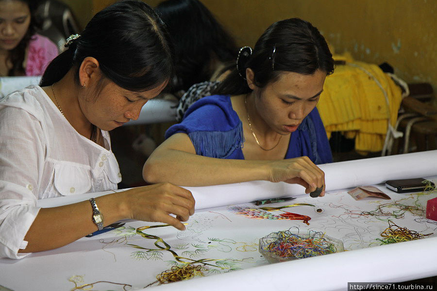 20. Здесь делают вышивку хорошего качества Хойан, Вьетнам