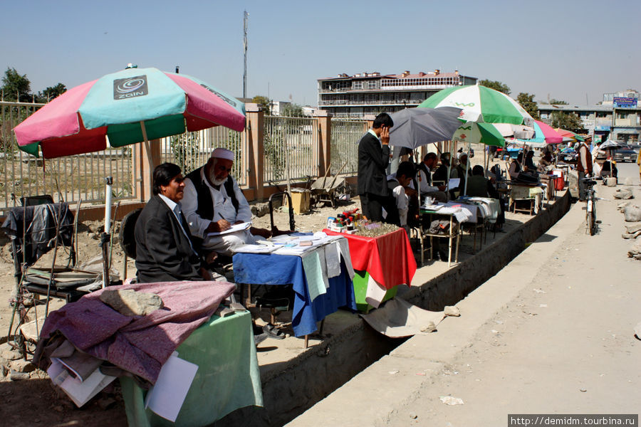 Улица писарей. Напишут вам любую бумажку. Кабул, Афганистан