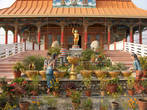 Скульптурная композиция в честь рождения Будды