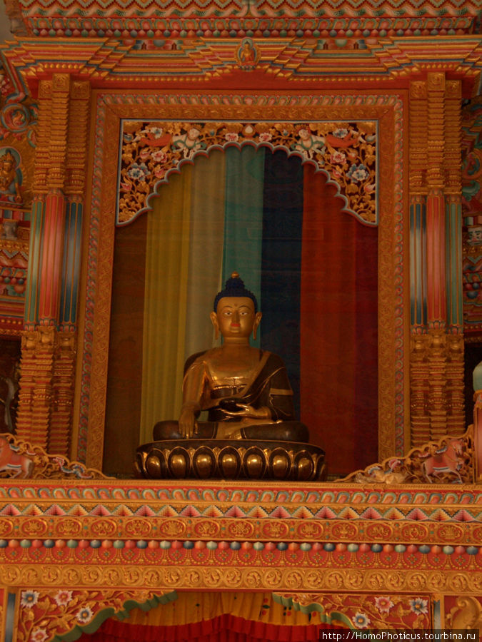 Внутри Германского храма Лумбини, Непал