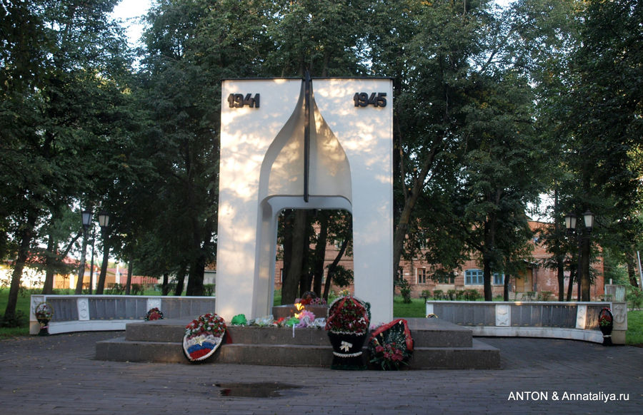 Памятник погибшим в Великой Отечественной войне Суздаль, Россия